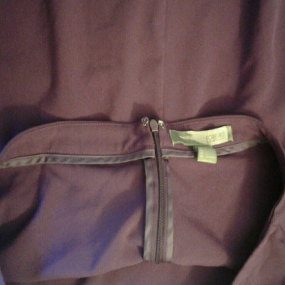 Skirt. Back Zipper - Picture 4 of 4